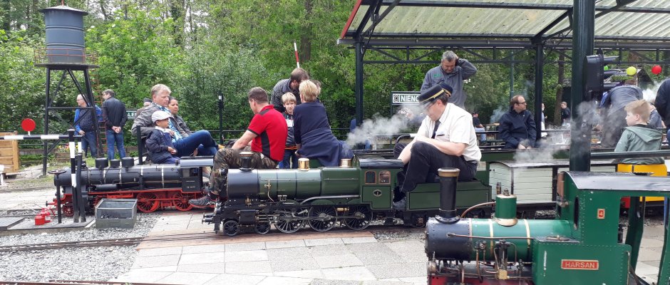 Treinen op station Nienoord