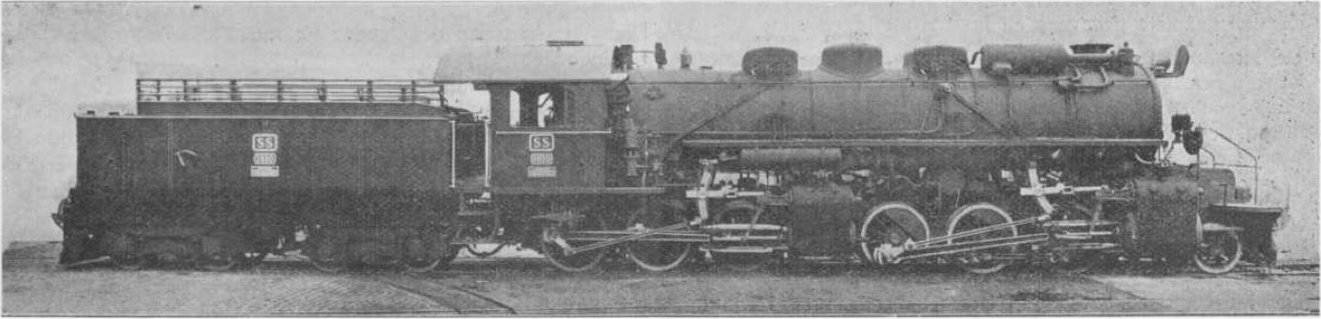 Afb. 1. Locomotief en tender (rechts).