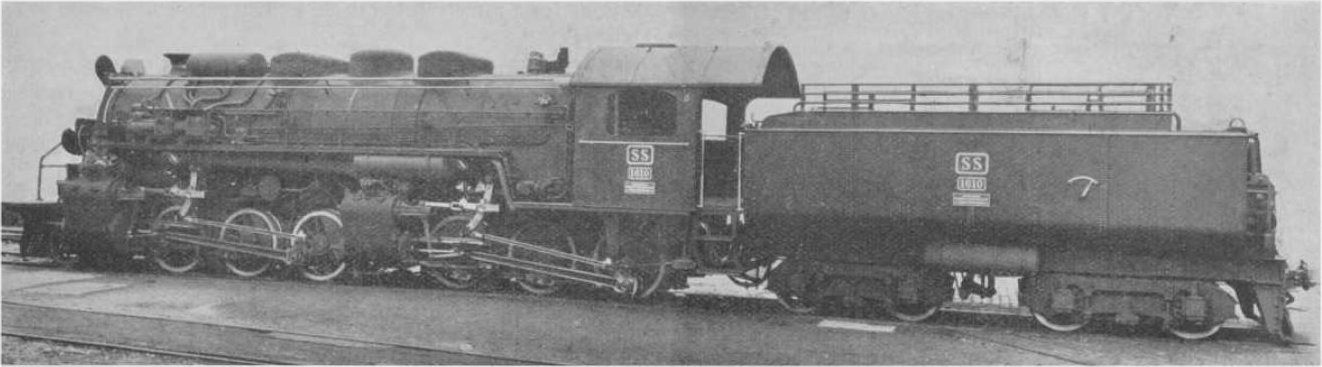 Afb. 2. Locomotief en tender (links).